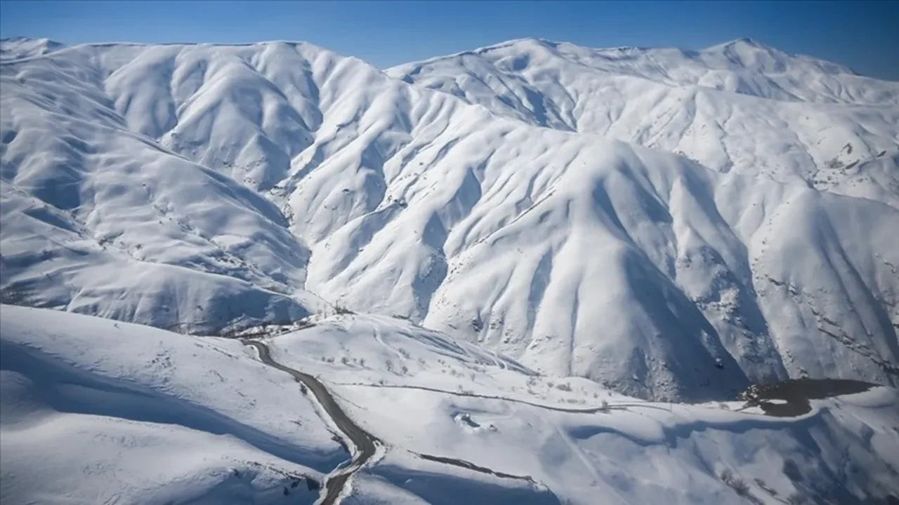 Van Karabet Tepesi Bahçesaray