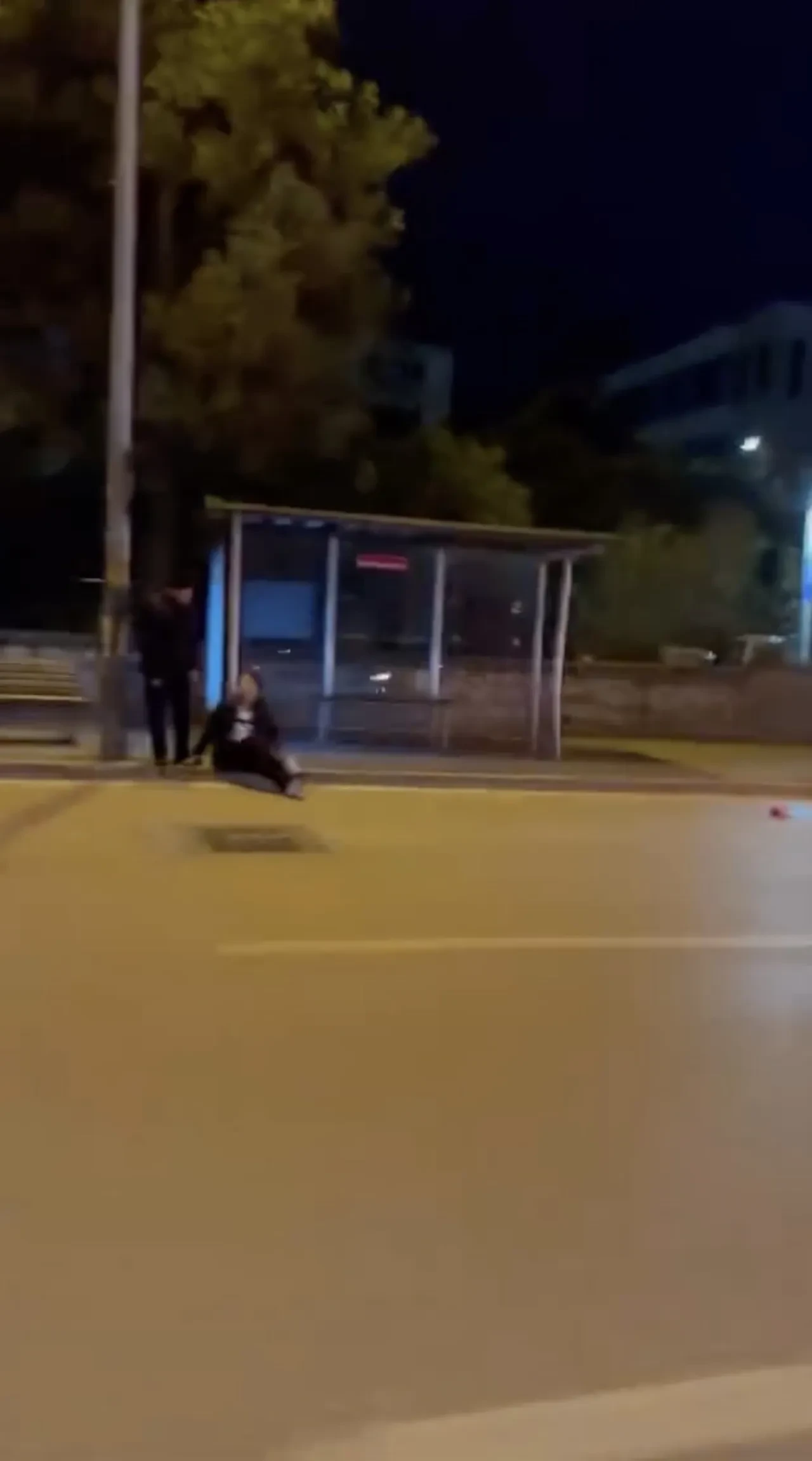 Seyir halindeki otomobil alev topuna döndü