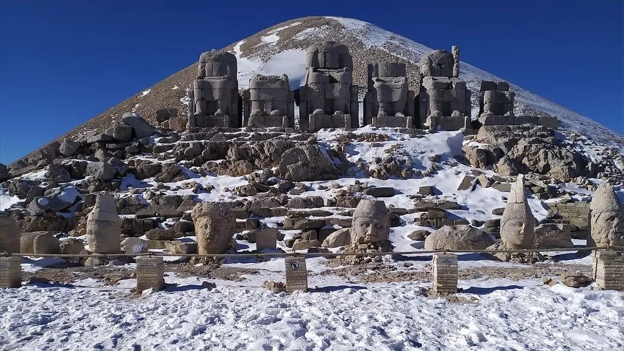  Nemrut Dağı