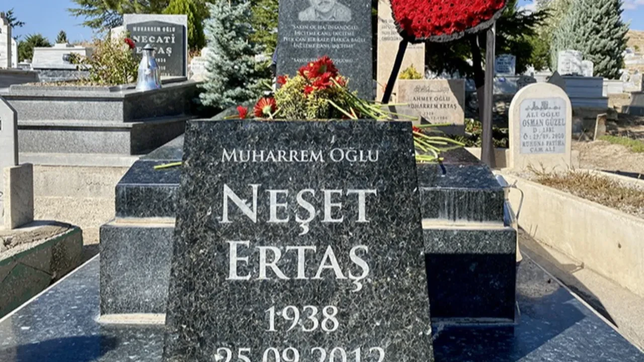  Neşet Ertaş