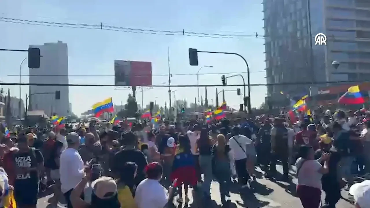 ABD saldırdı, Venezuela'lılar kutlama yaptı