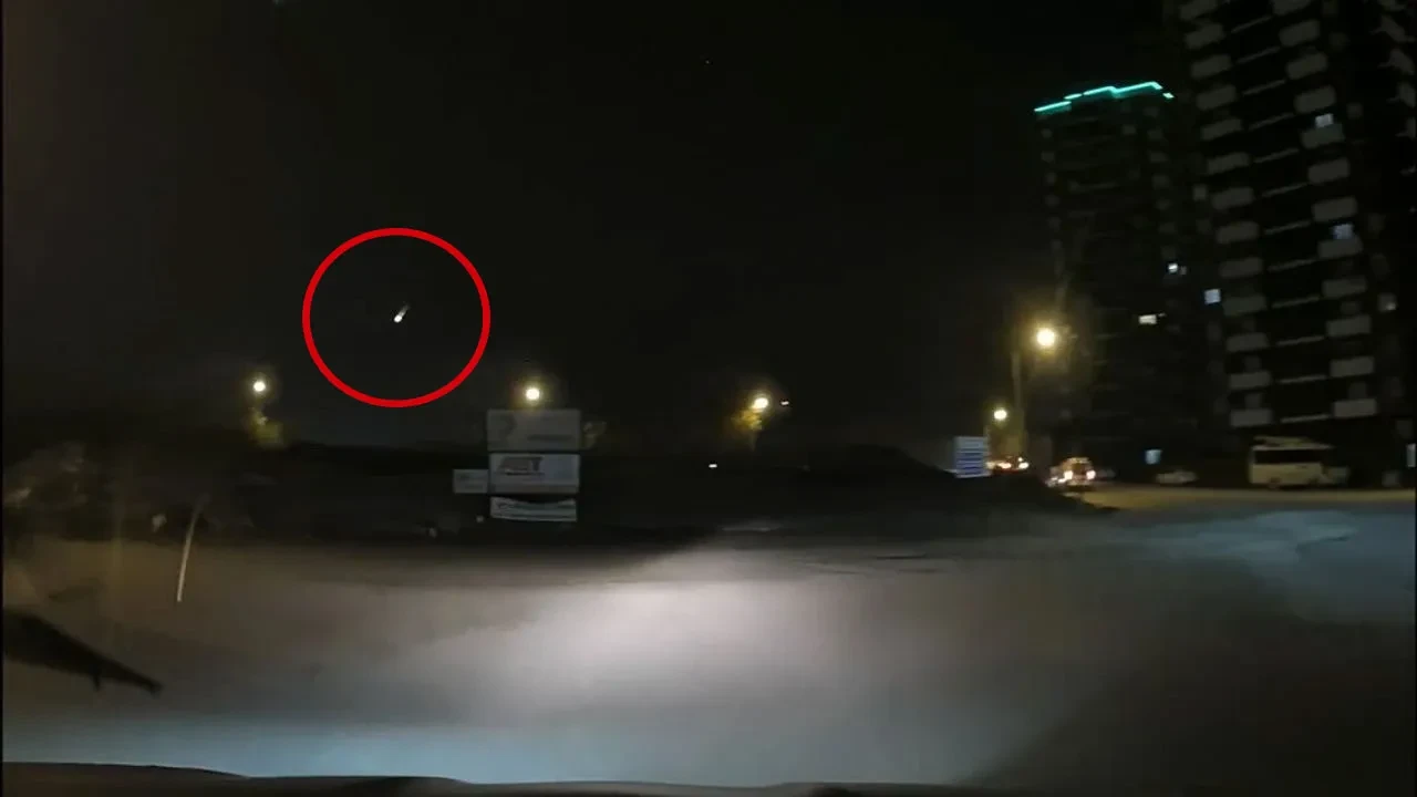 Adana ve Malatya'da meteor paniği! Düşme anı kamerada