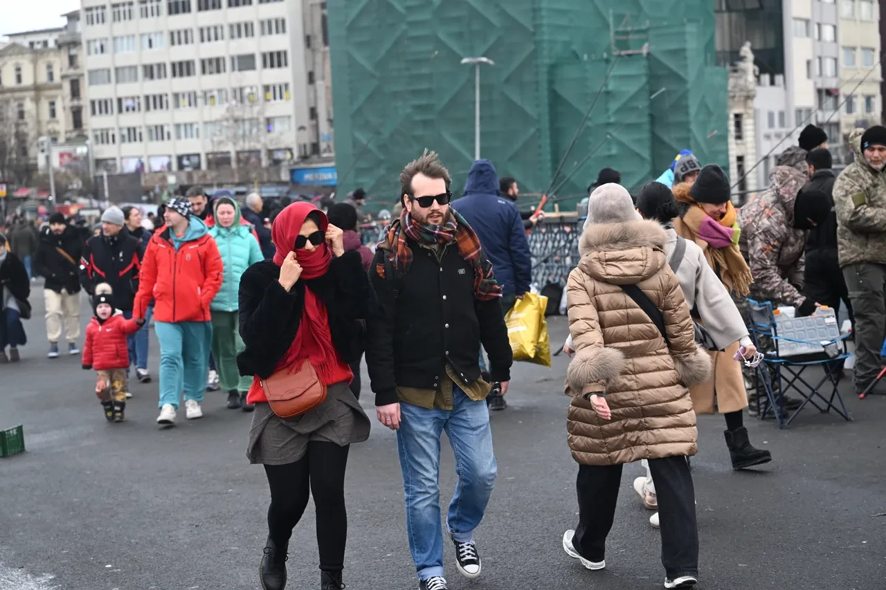 İstanbul'da lodos fena vurdu! Valilik ve AKOM yarın için uyardı: Sıcaklığın 15 dereceye yükseleceği tarihi verdi