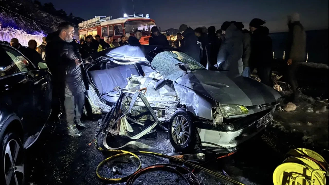 Sinop'ta korkunç kaza: 2 ölü, 3 yaralı