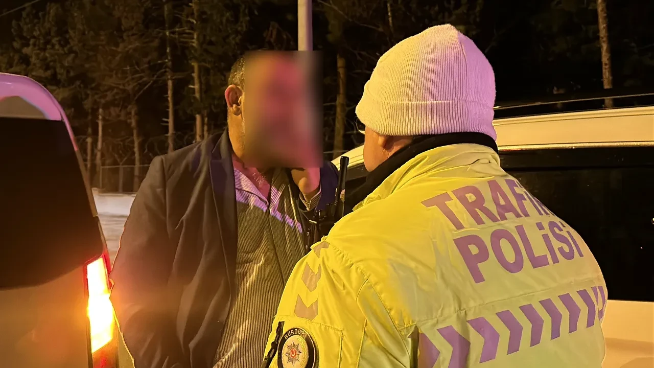 Alkollü sürücü polise zor anlar yaşattı! Gazeteciye de tehditler savurdu