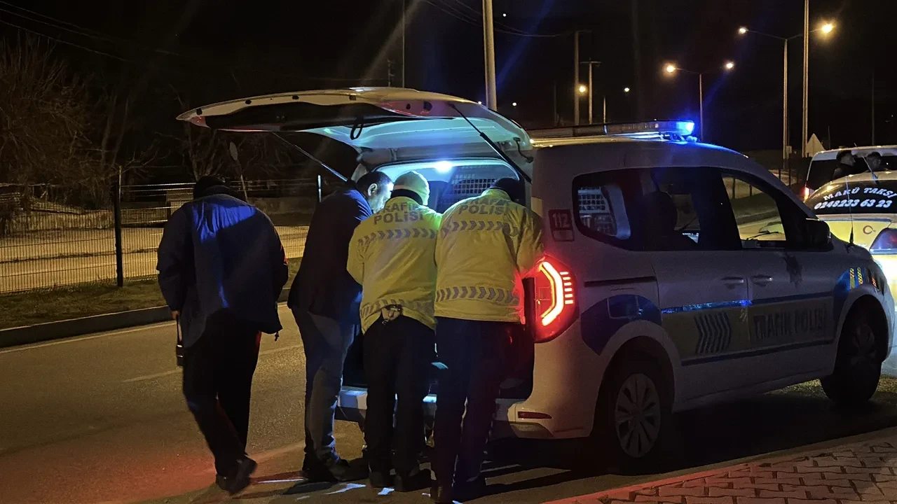 Alkollü sürücü polise zor anlar yaşattı! Gazeteciye de tehditler savurdu