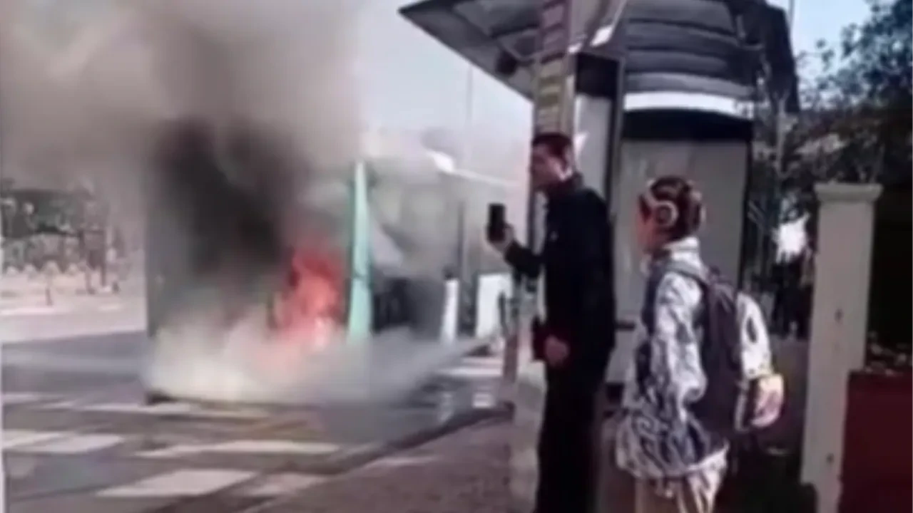 Antalya'da halk otobüsü alev topuna döndü! Yolcular ölümle burun buruna geldi