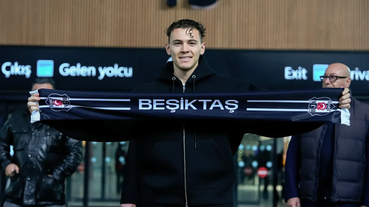 Beşiktaş Kristjan Asllani'nin lisans kaydını tamamladı!