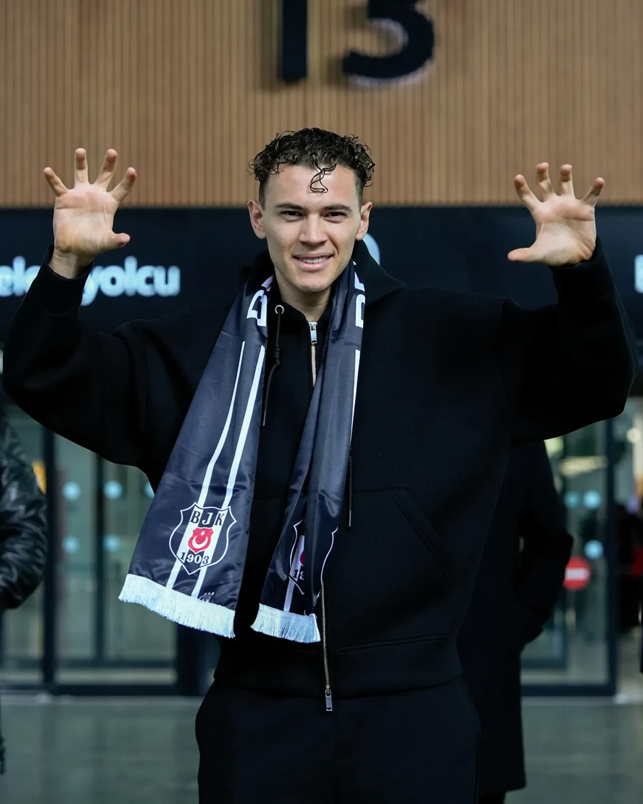 Beşiktaş Kristjan Asllani'nin lisans kaydını tamamladı!