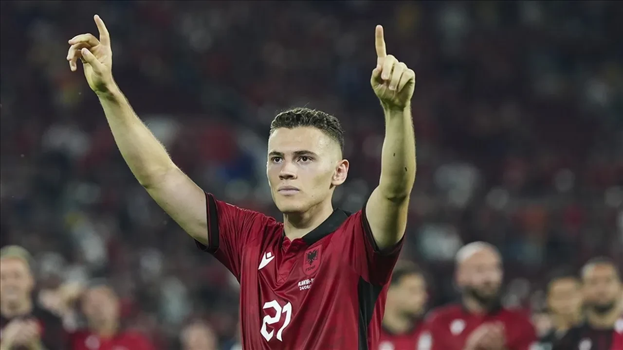 Beşiktaş yeni transferini duyurdu! Kristjan Asllani İstanbul’a geliyor: Geliş saati belli oldu!