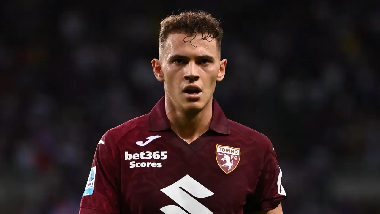 Beşiktaş'ın yeni transferi Asllani, İstanbul'a geldi