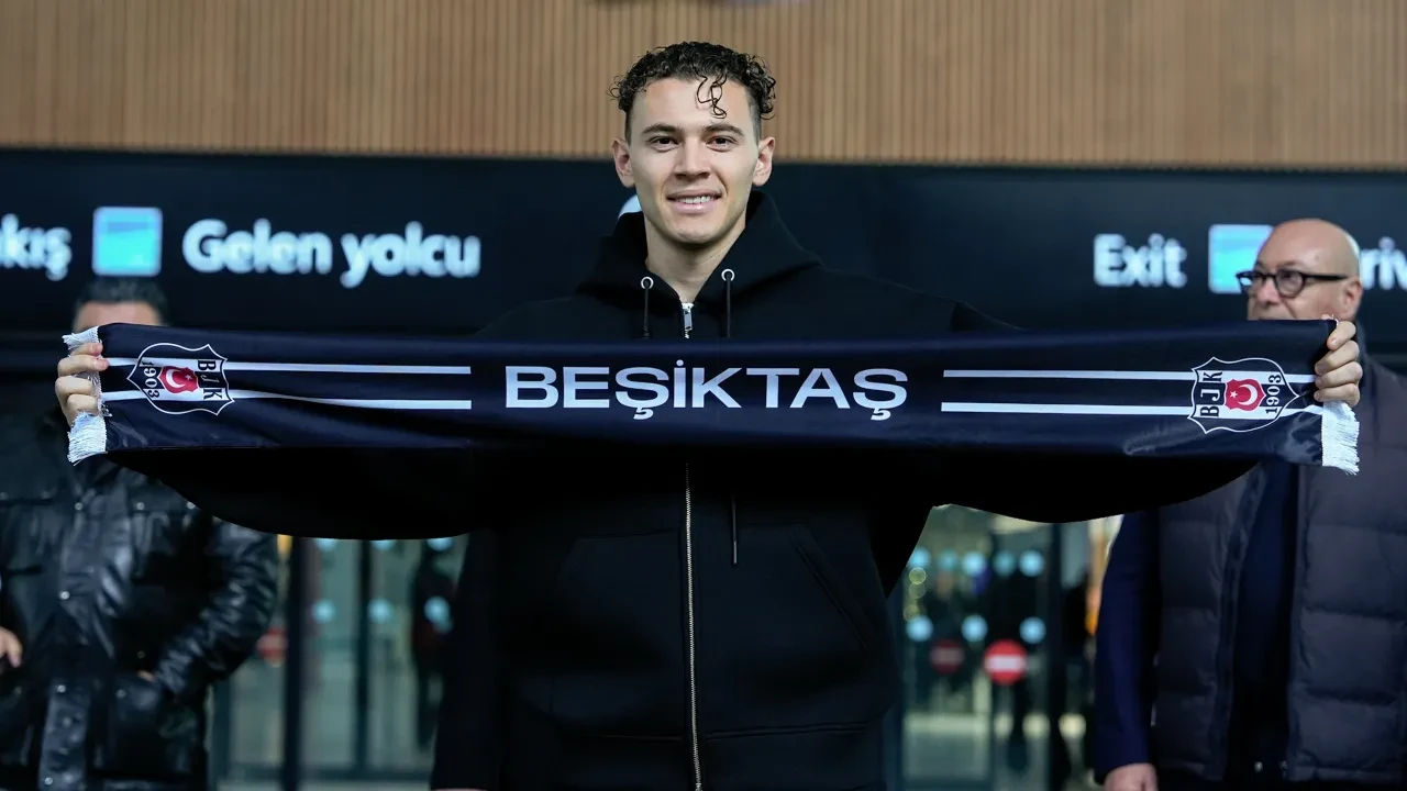 Beşiktaş'ın yeni transferi Asllani, İstanbul'a geldi