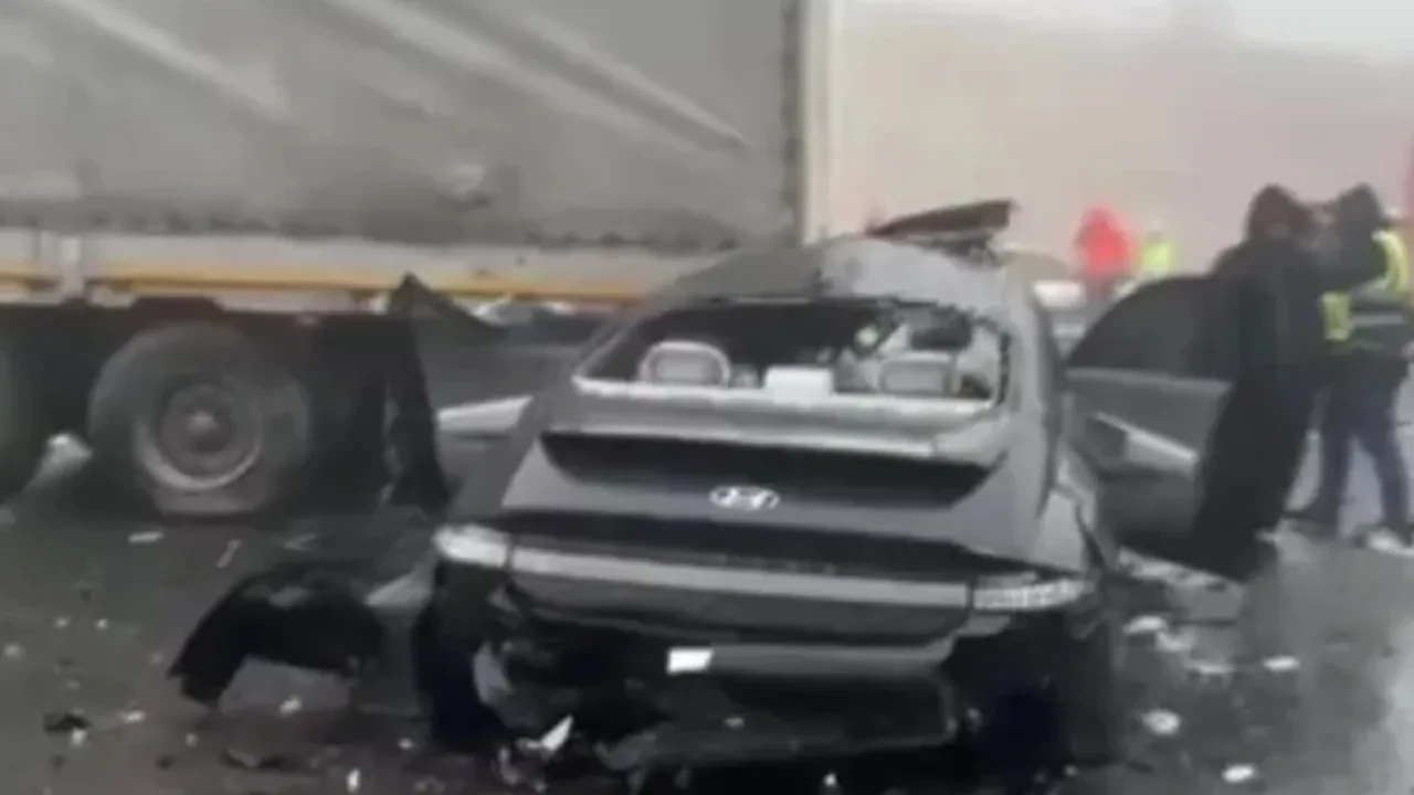 Gaziantep -Şanlıurfa yolunda zincirleme kaza! Araçlar birbirine girdi