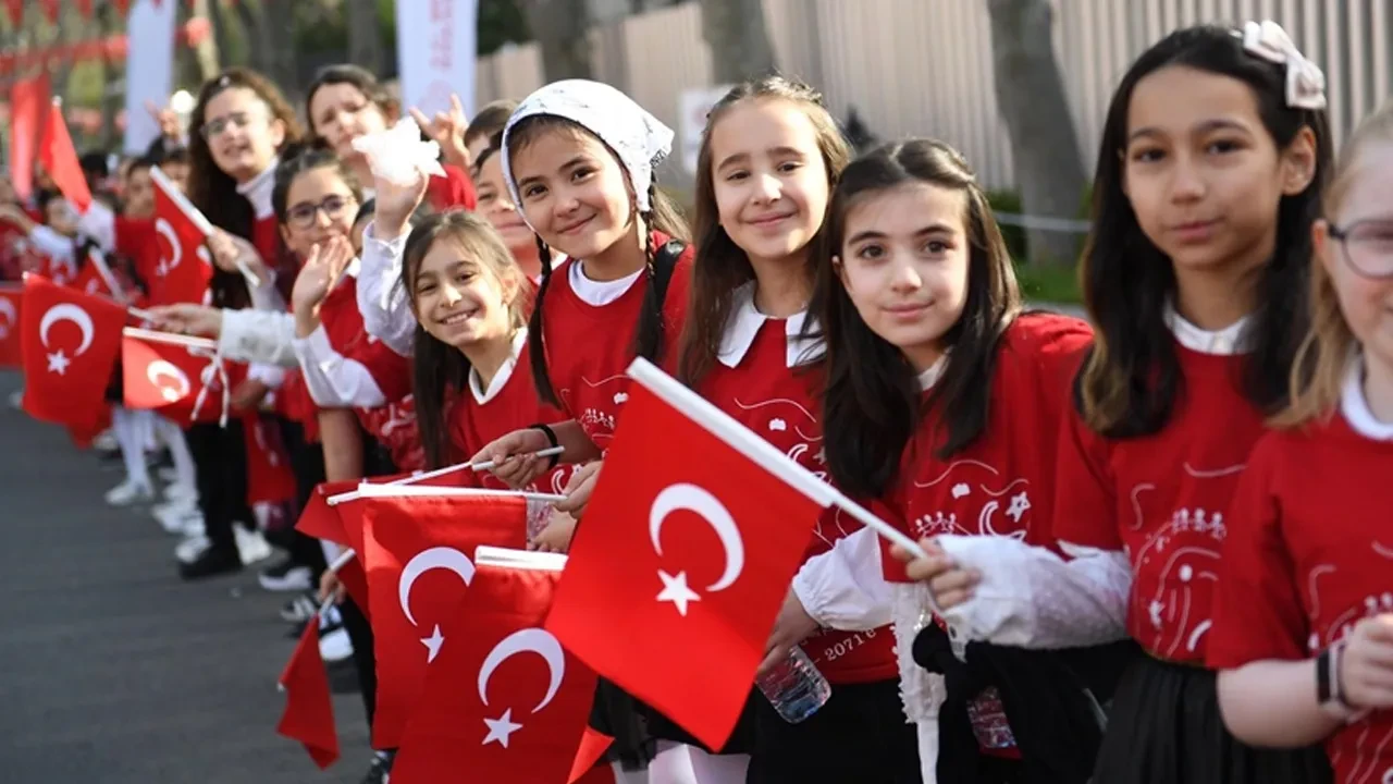 Nusaybin'deki provokasyon sonrası okullarda ilk hafta bayrak sevgisi işlenecek! MEB tüm okullara gönderdi