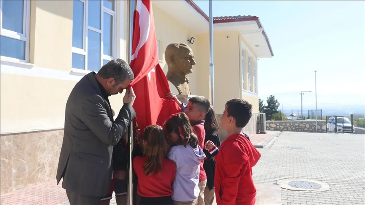 Nusaybin'deki provokasyon sonrası okullarda ilk hafta bayrak sevgisi işlenecek! MEB 81 ile gönderdi