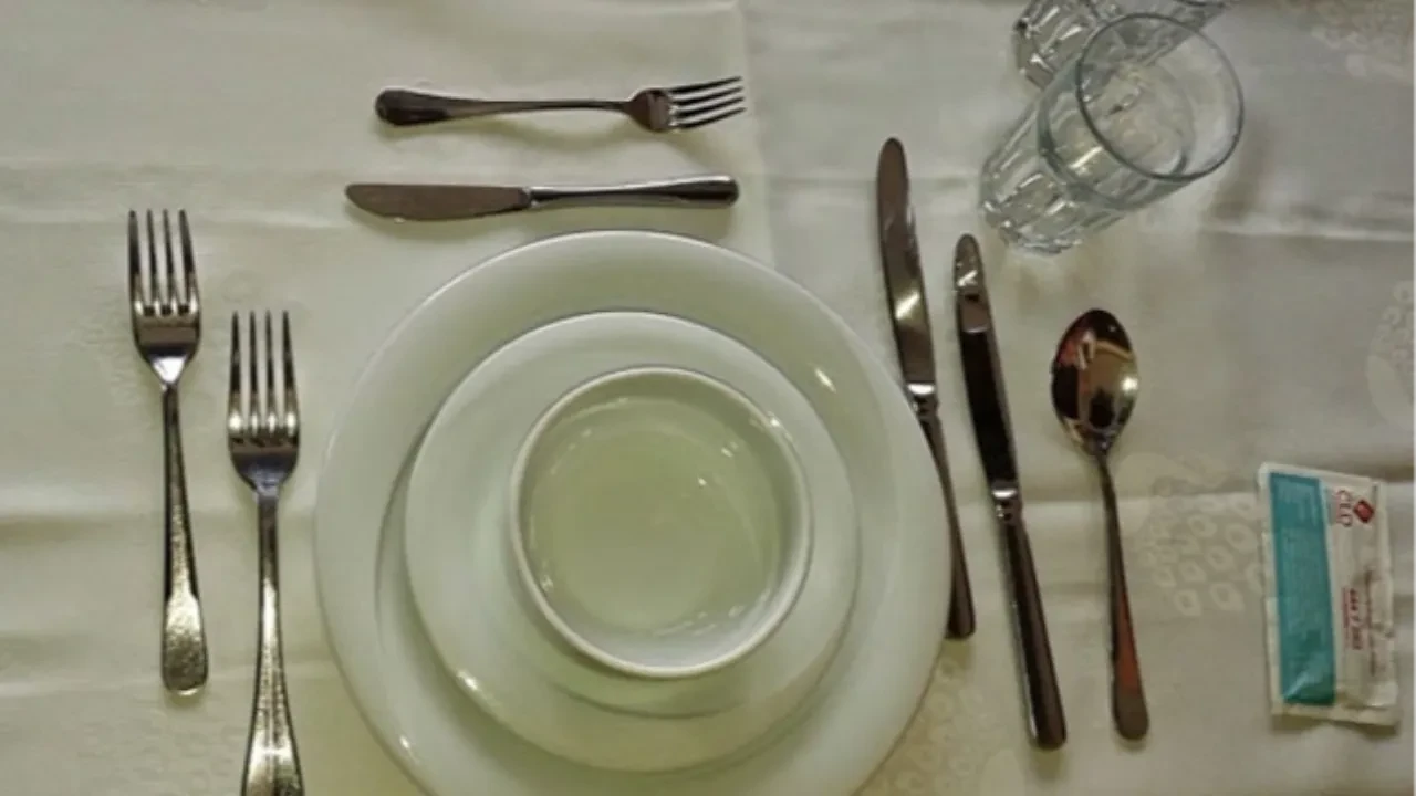 Restoranlarda servis ve kuver ücreti kalktı mı? Kuver ne demek?