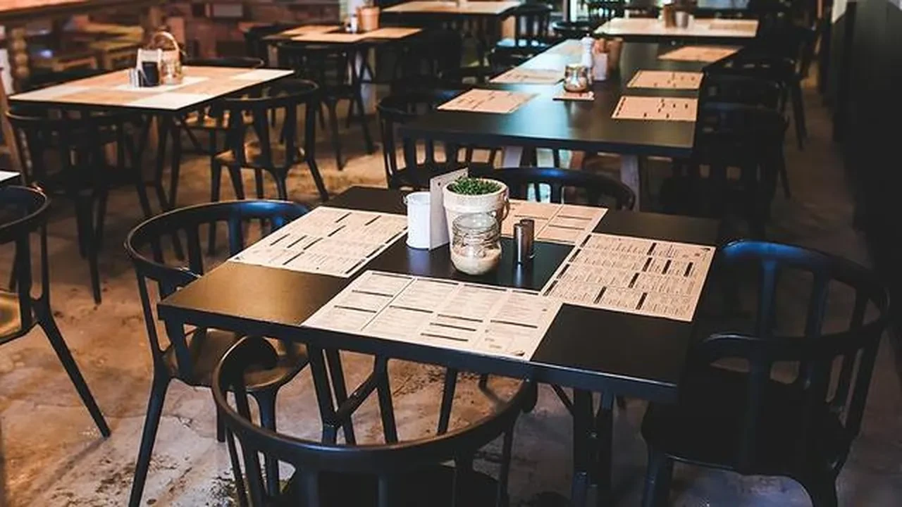 Restoranlarda servis ve kuver ücreti kalktı mı? Kuver ne demek?