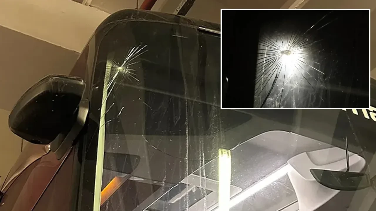 Trabzonspor'un takım otobüsüne Antalya'da taşlı saldırı