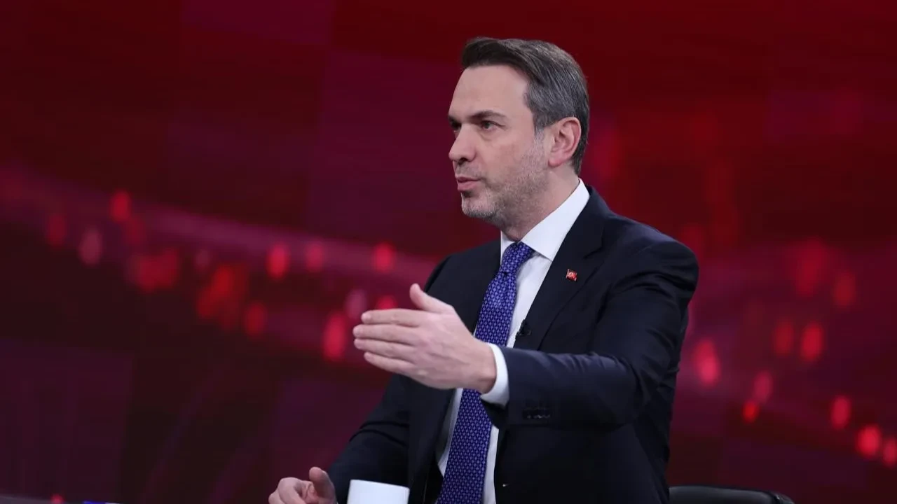 Bakan Bayraktar'dan enerji açıklaması: Doğal gaz ve elektriğin yarısı devletten