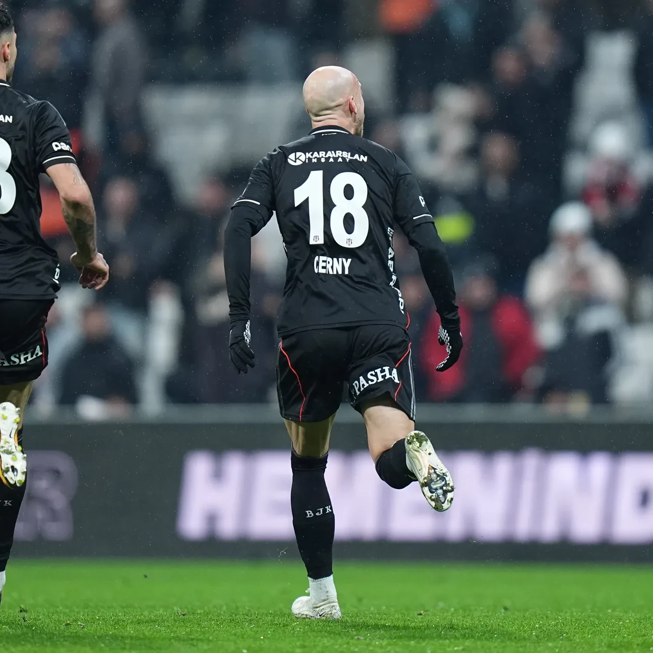Beşiktaş Konyaspor'u mağlup etti: Yeni transfer Kristjan Asllani kırmızı kart gördü!