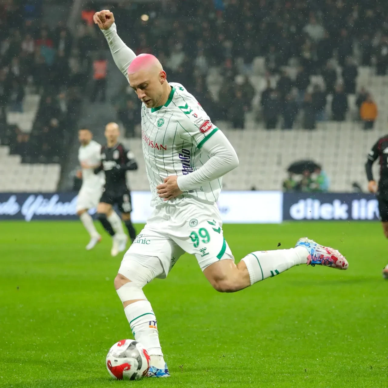 Beşiktaş Konyaspor'u mağlup etti: Yeni transfer Kristjan Asllani kırmızı kart gördü!