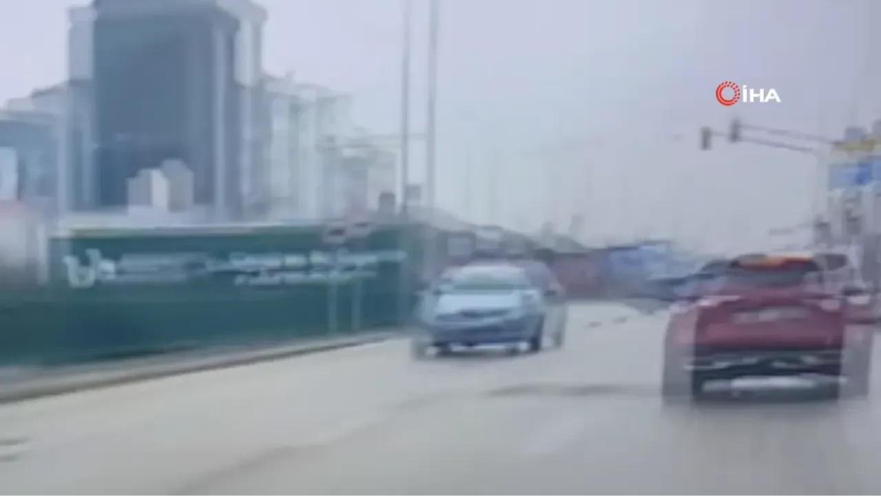 Bursa'da korku dolu anlar! Ters yöne giren otomobil trafiği ayağa kaldırdı