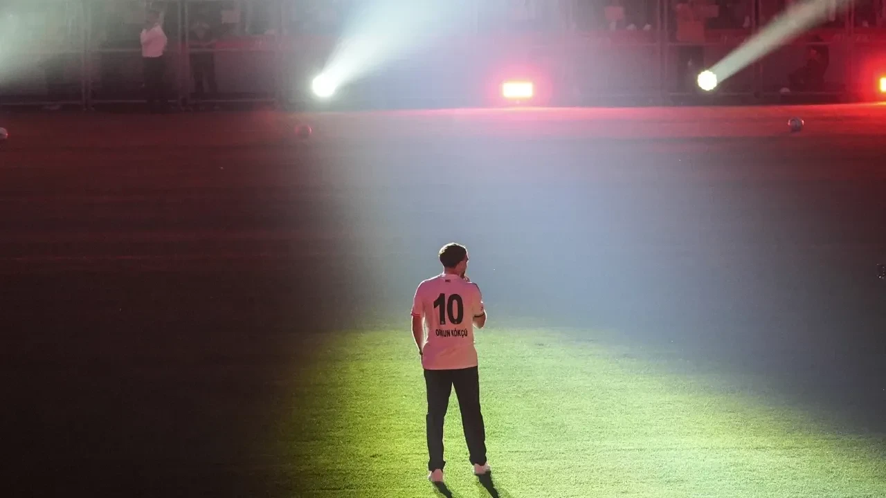 Fenerbahçe ve Beşiktaş'ın transfer hamleleri süreci değiştirdi: Galatasaray orta sahasında çarpıcı detay!