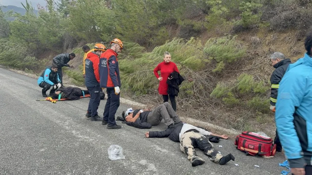 Karabük'te yabancı öğrencileri taşıyan minibüs şarampole uçtu: 17 yaralı