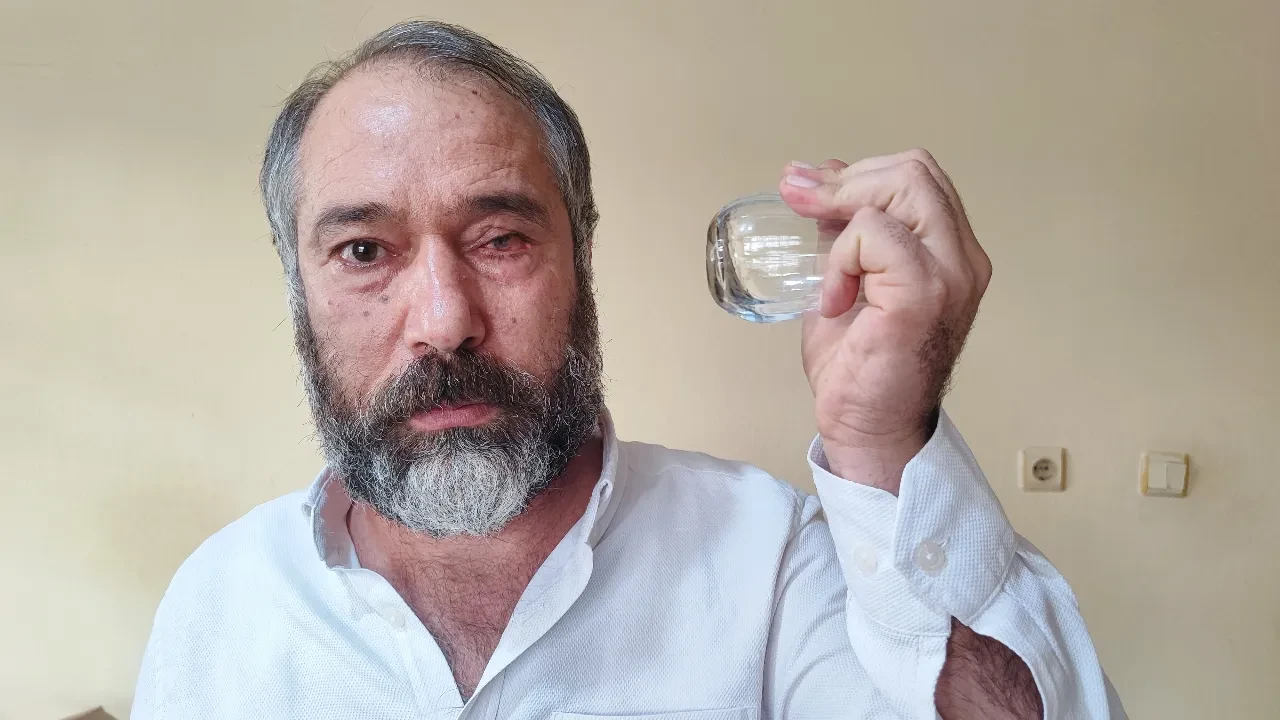 Küfredenleri uyardı, hayatı karardı! Kırık bardakla gözünü çıkardılar: Dehşete düşüren anlar kamerada