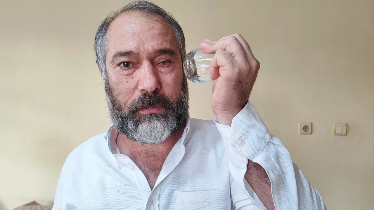 Küfredenleri uyardı, hayatı karardı! Kırık bardakla gözünü çıkardılar: Dehşete düşüren anlar kamerada 