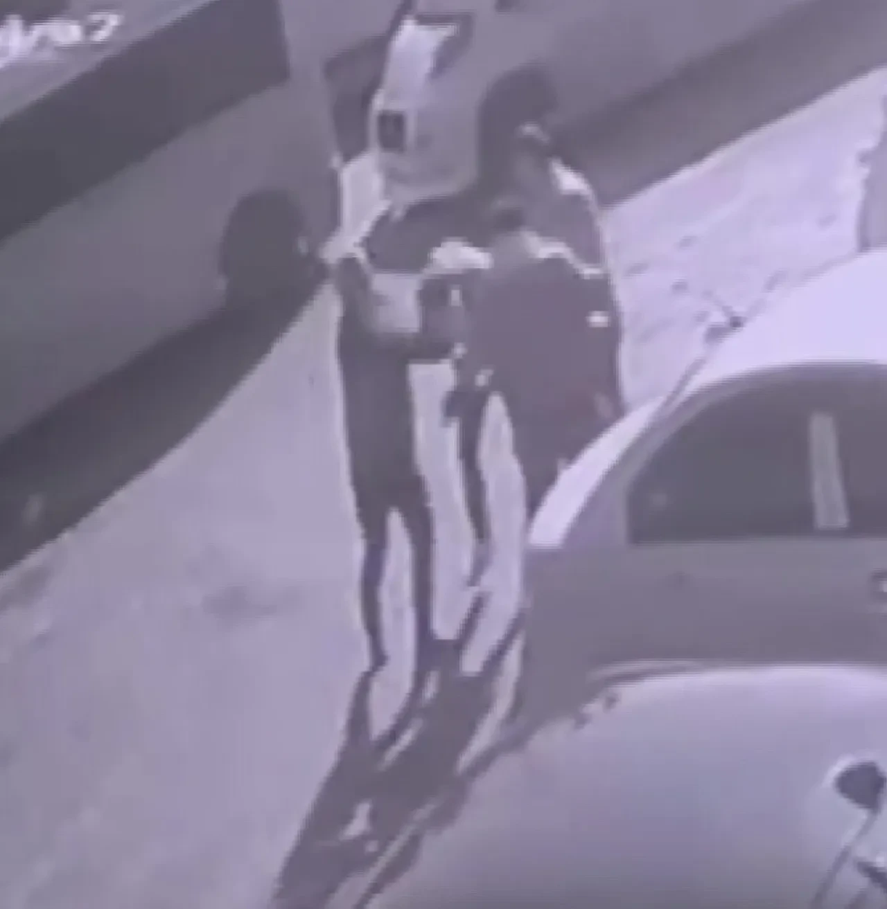 Küfredenleri uyardı, hayatı karardı! Kırık bardakla gözünü çıkardılar: Dehşete düşüren anlar kamerada 