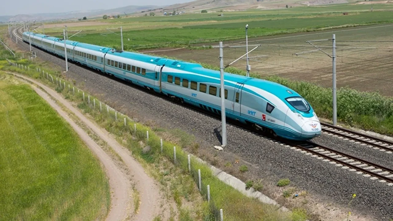 Mersin-Adana arası hızlı trenle 25 dakikaya düşecek! AK Partili Ali Kıratlı açılış için tarih verdi