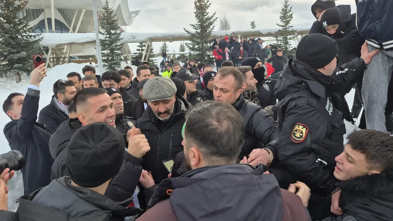 Rey Manaj yeniden Sivasspor'da!