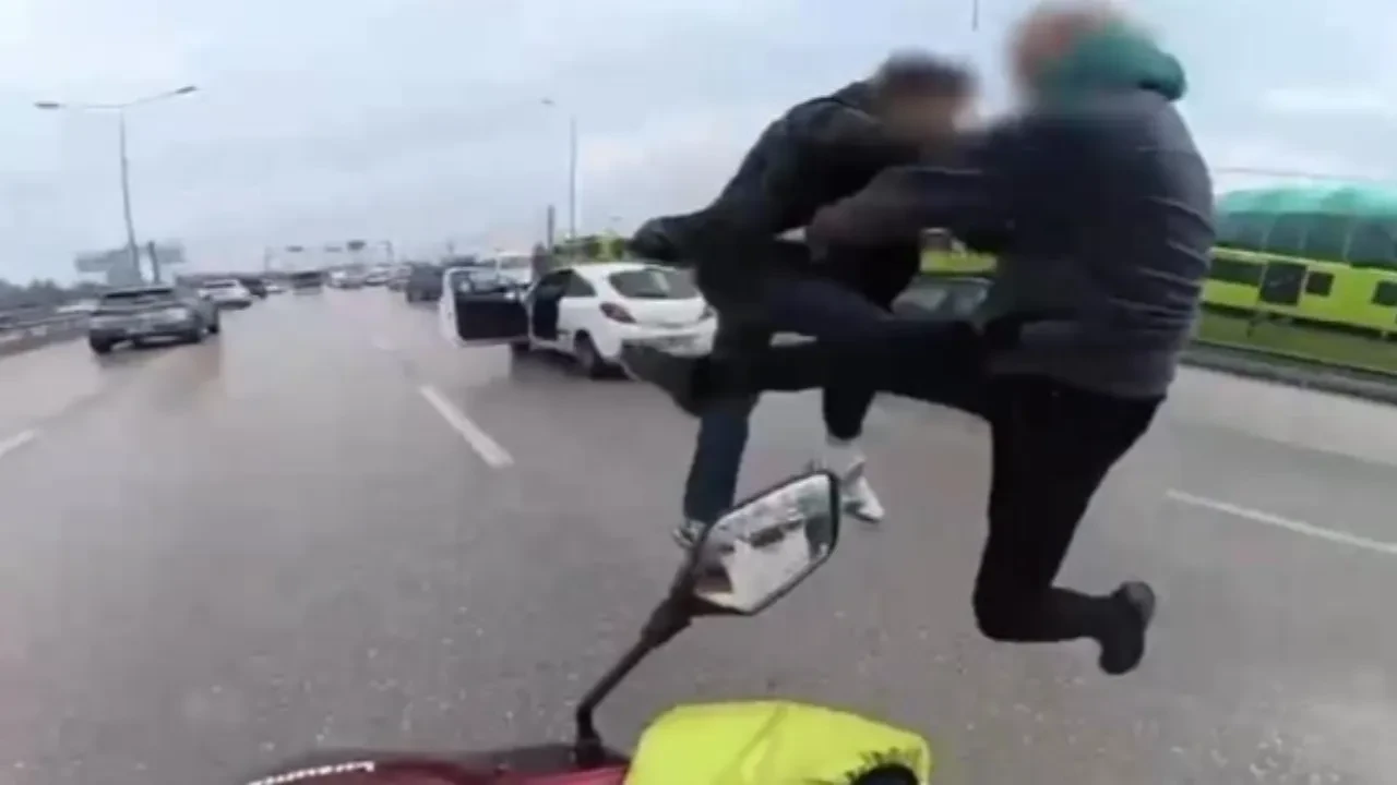 Uçan tekmeyle birbirine girmişlerdi! Bedelini ağır ödeyecekler