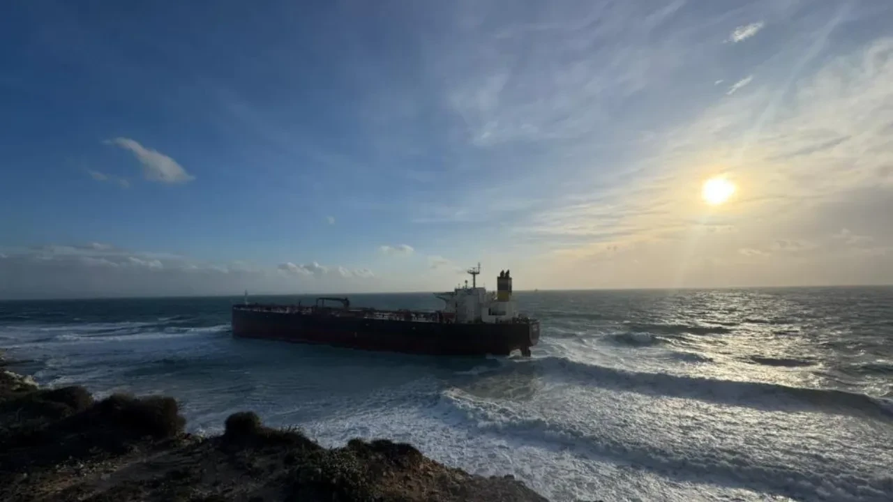Bozcaada’daki karaya oturan tanker hakkında ilginç gelişme!
