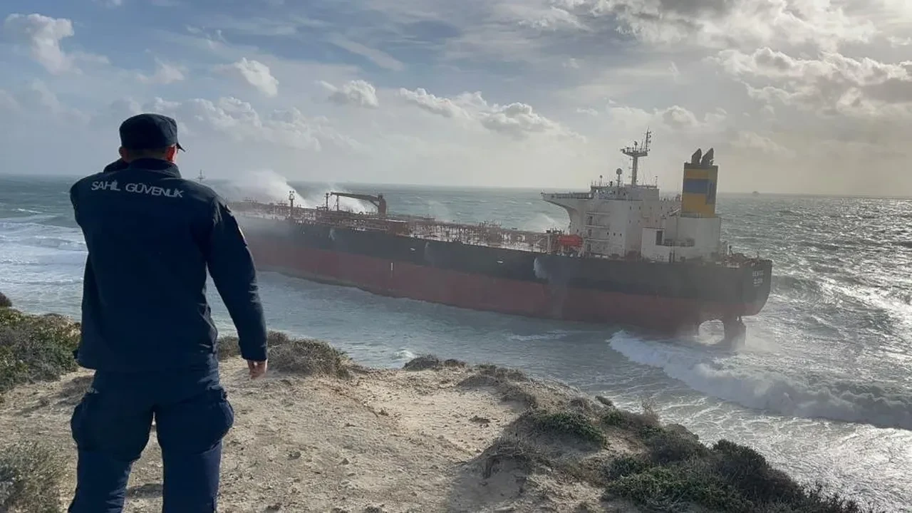 Bozcaada’daki karaya oturan tanker hakkında ilginç gelişme!