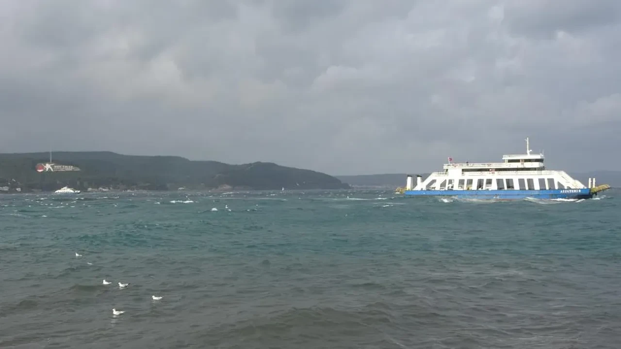 Deniz ulaşımına lodos engeli! 3 ilde feribot seferleri iptal
