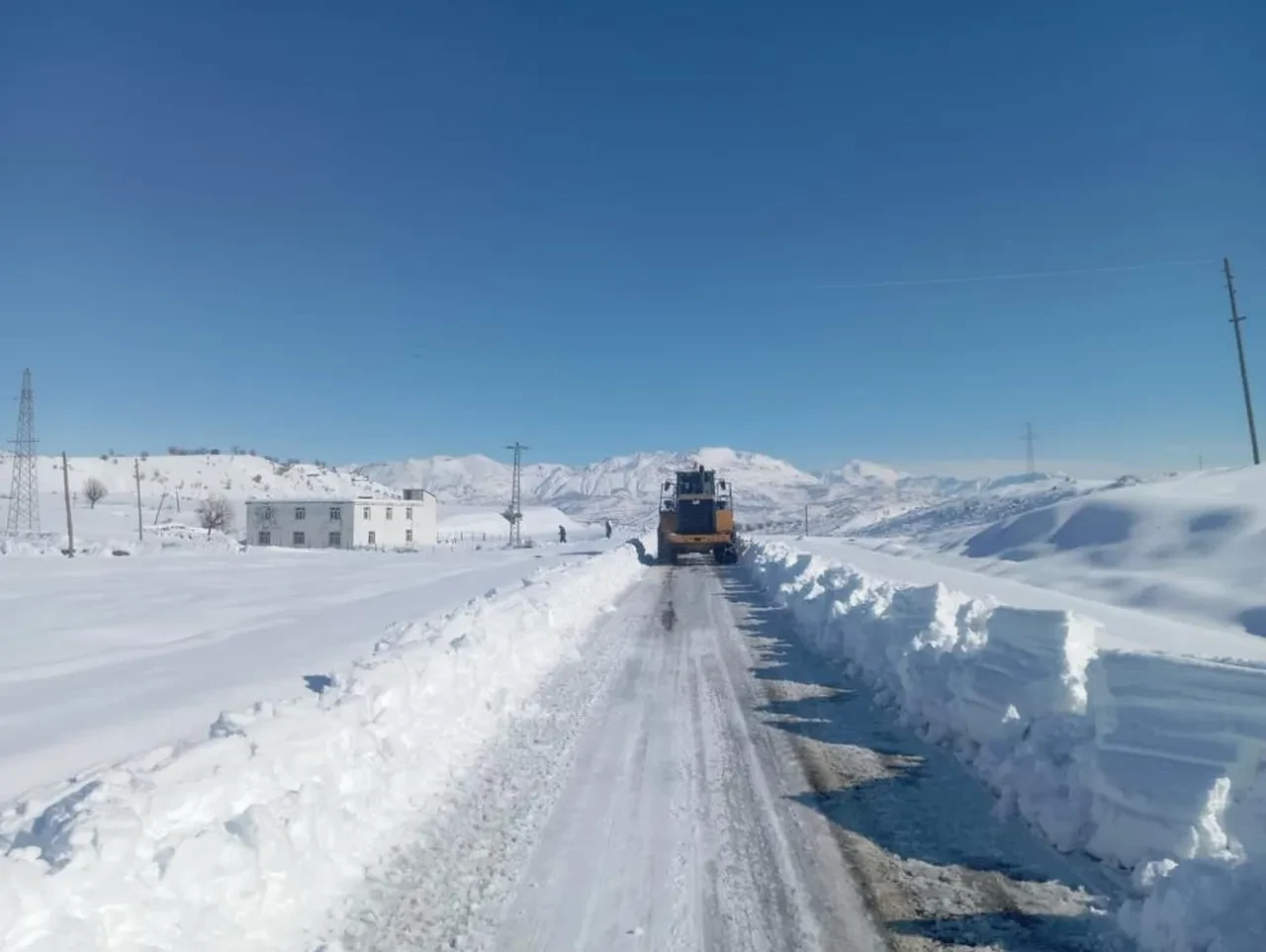 Eğitime kar engeli! İşte okulların tatil edildiği il ve ilçeler