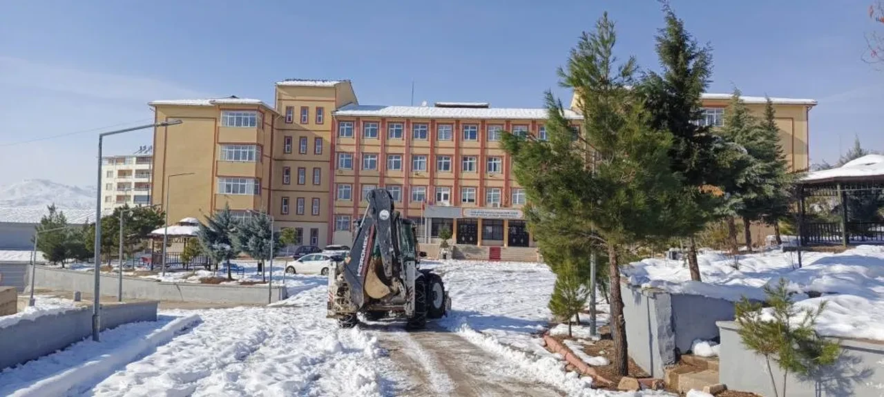 Eğitime kar engeli! İşte okulların tatil edildiği il ve ilçeler