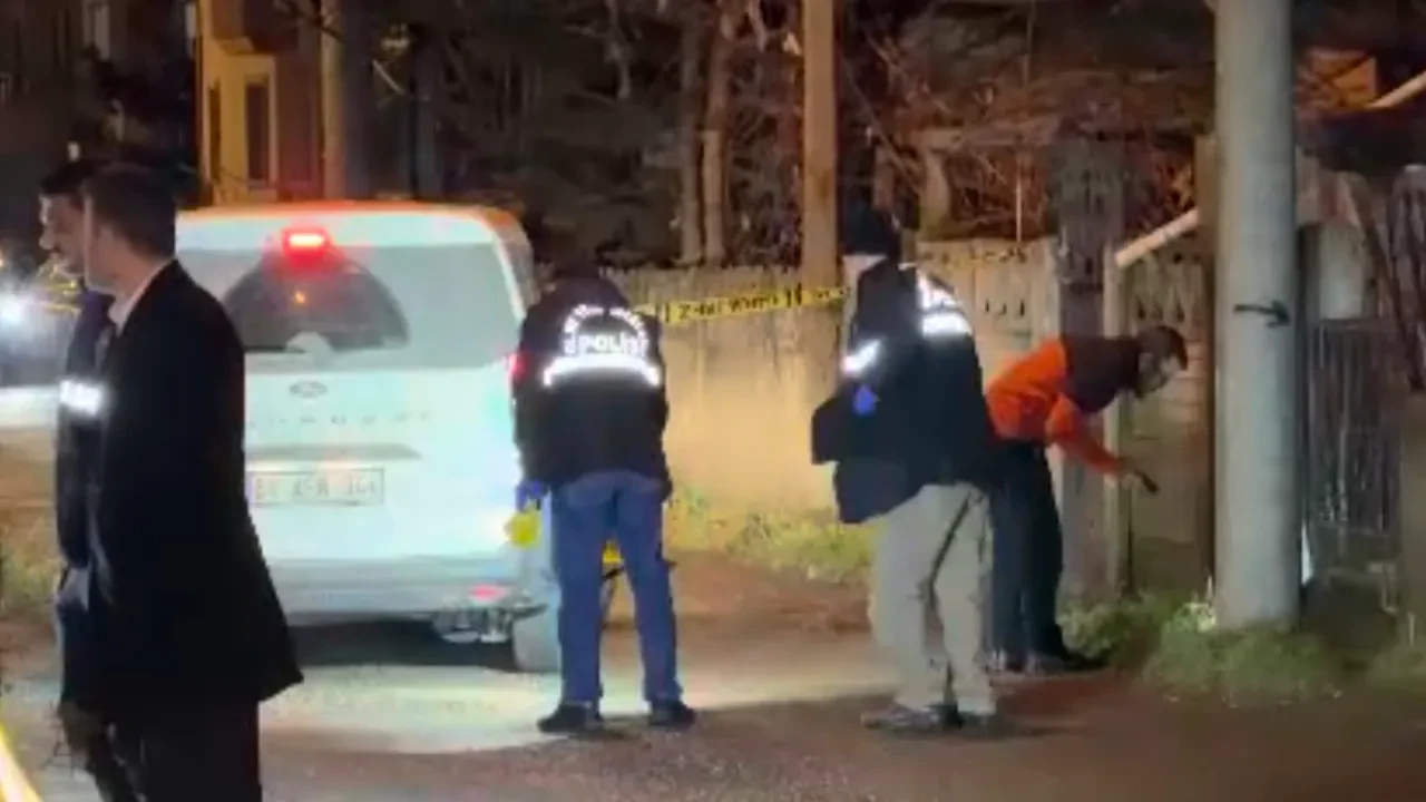 Eline aldığı silahla sokağa indi! Manzarayı görenler dehşete düştü 