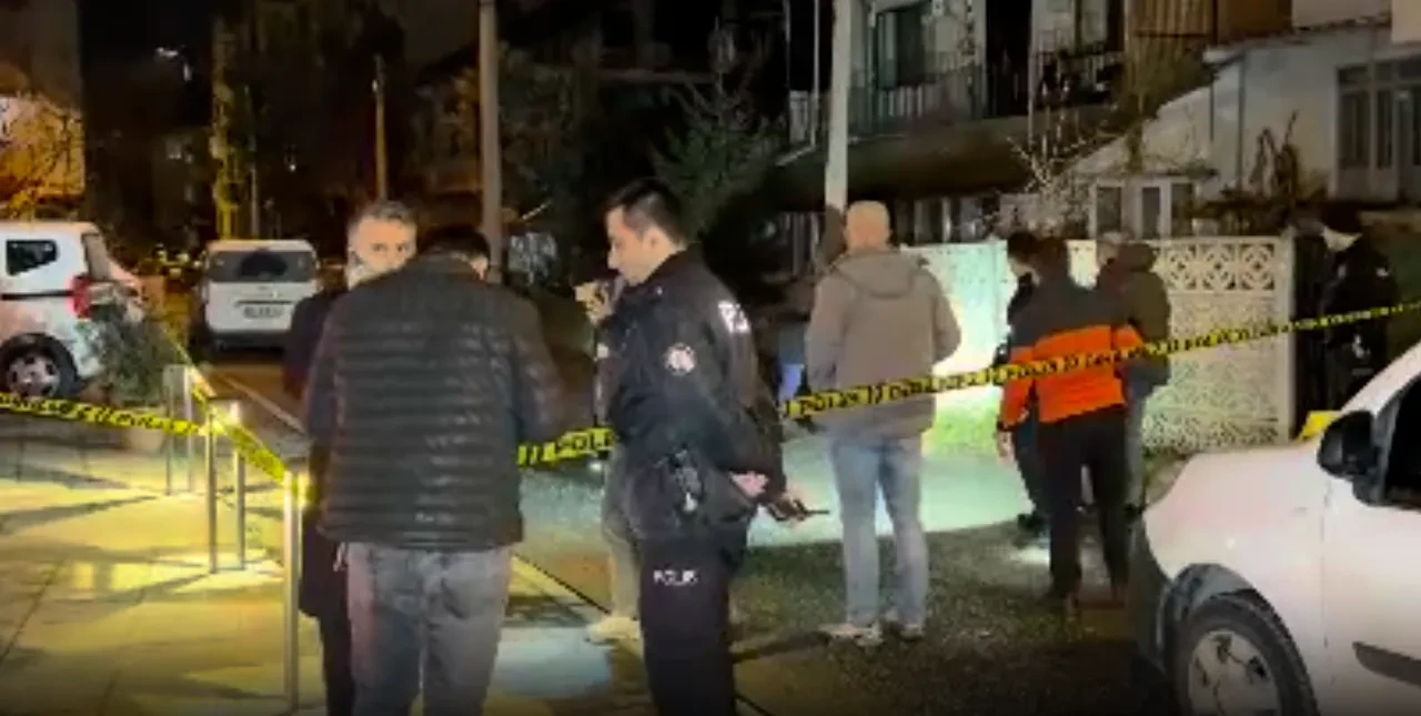 Eline aldığı silahla sokağa indi! Manzarayı görenler dehşete düştü 