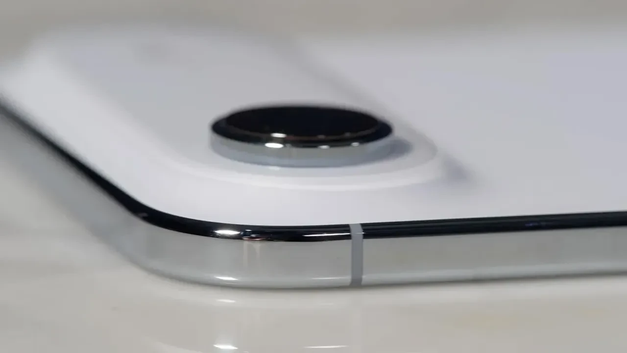 iPhone’larda büyük sorun: Uçakta bataryalar şişiyor