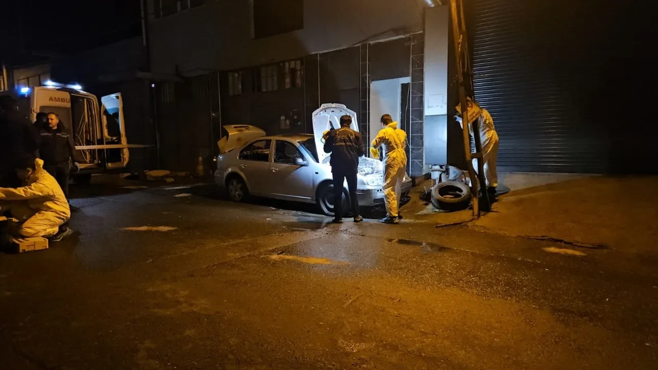 Isınmak için arabaya girdiği araç sonu oldu! Evsiz adam korkunç şekilde can verdi 