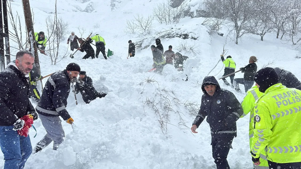 Kar, sağanak ve fırtına... Meteoroloji sarı kodla uyardı: İstanbul dahil 14 ilde alarm!