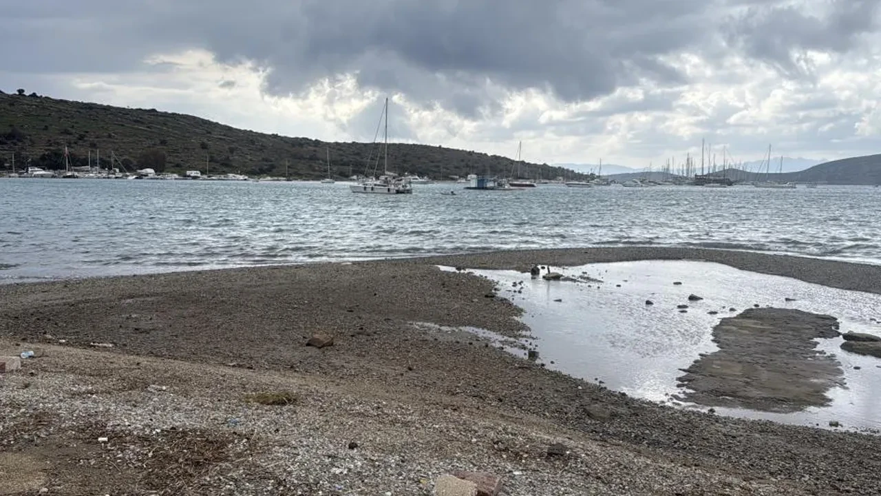 Muğla'da korkutan görüntü: Bodrum'da deniz çekildi
