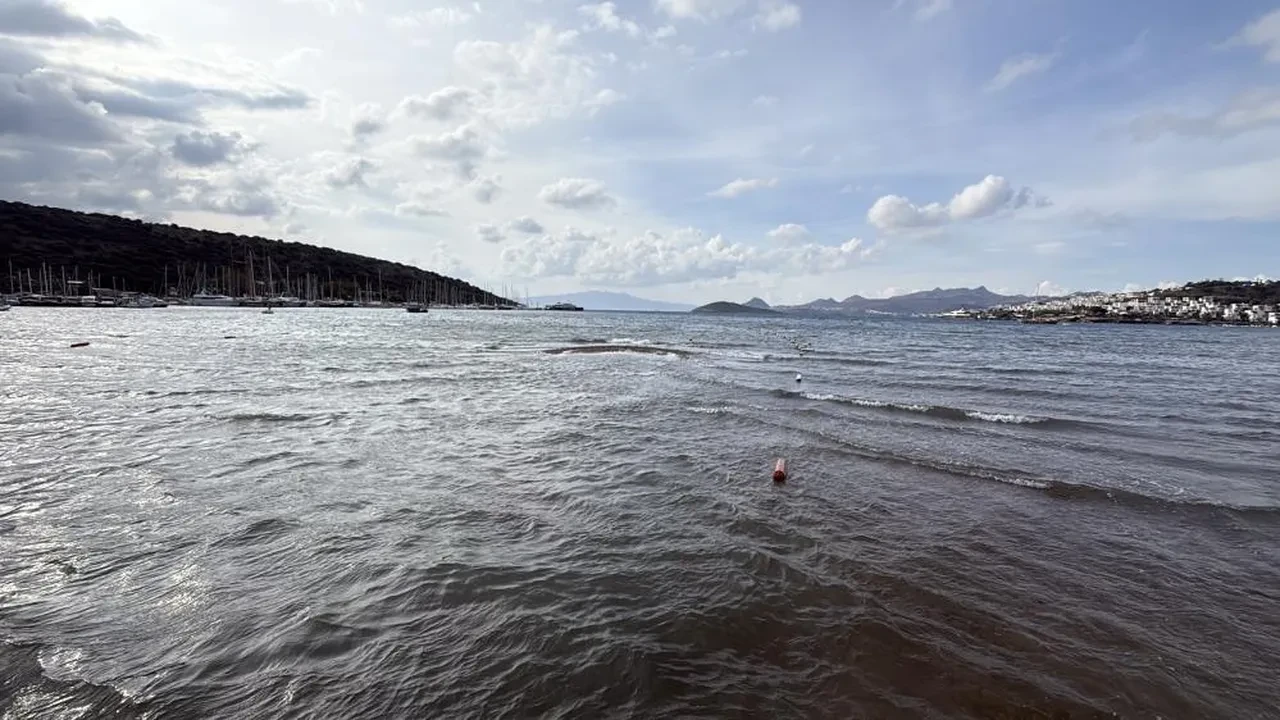 Muğla'da korkutan görüntü: Bodrum'da deniz çekildi