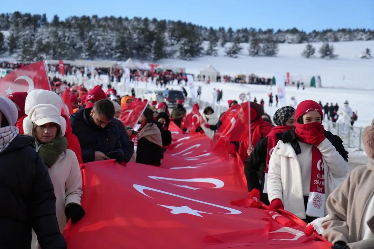Sarıkamış'ta binler şehitlerin izinde yürüdü