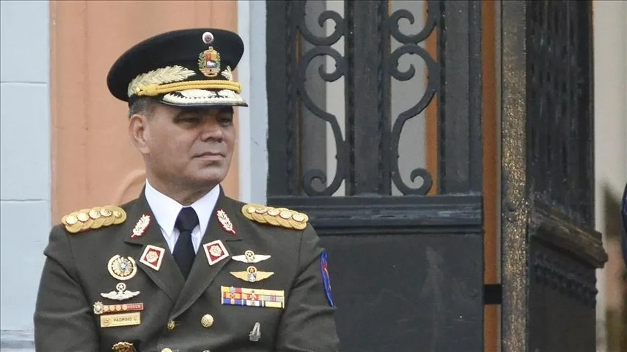 Venezuela Savunma Bakanı Lopez Maduro sonrası kararı duyurdu