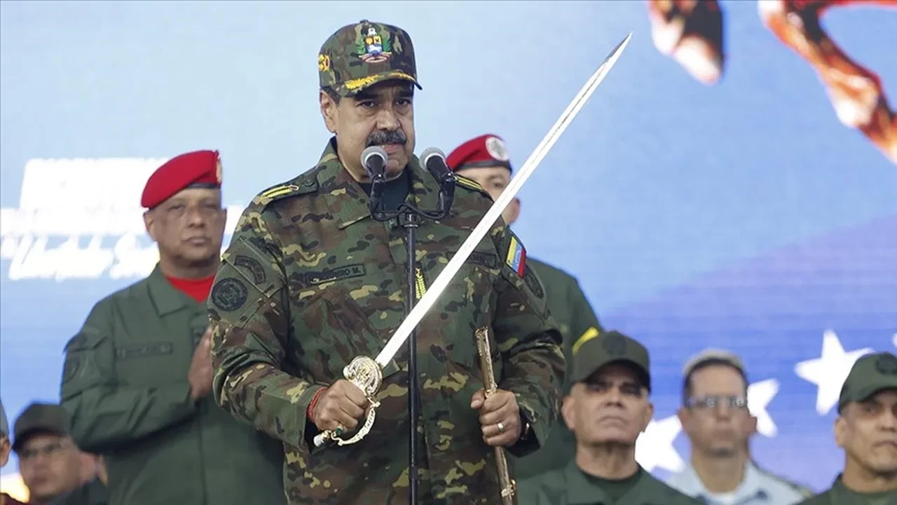 Venezuela Savunma Bakanı Lopez Maduro sonrası kararı duyurdu
