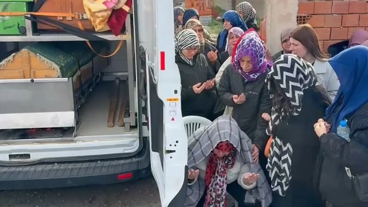 Elif Kumal'ın annesinin vedası yürek burktu